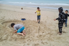 Enfants jeux sable