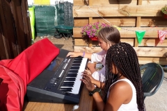 Colo-musique-piano-clavier-enfant