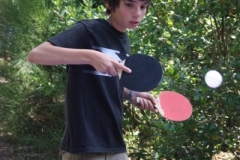 Les centres sont équipés de tables de ping-pong