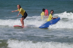 Se lever sur son surf pour la première fois