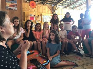 Une assemblée d'enfants