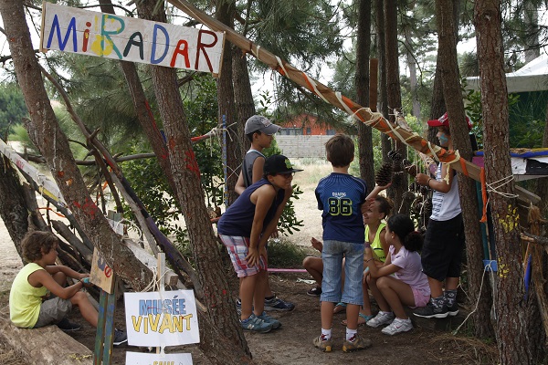Cabane de colonie de vacances pour enfants de 6 à 10 ans