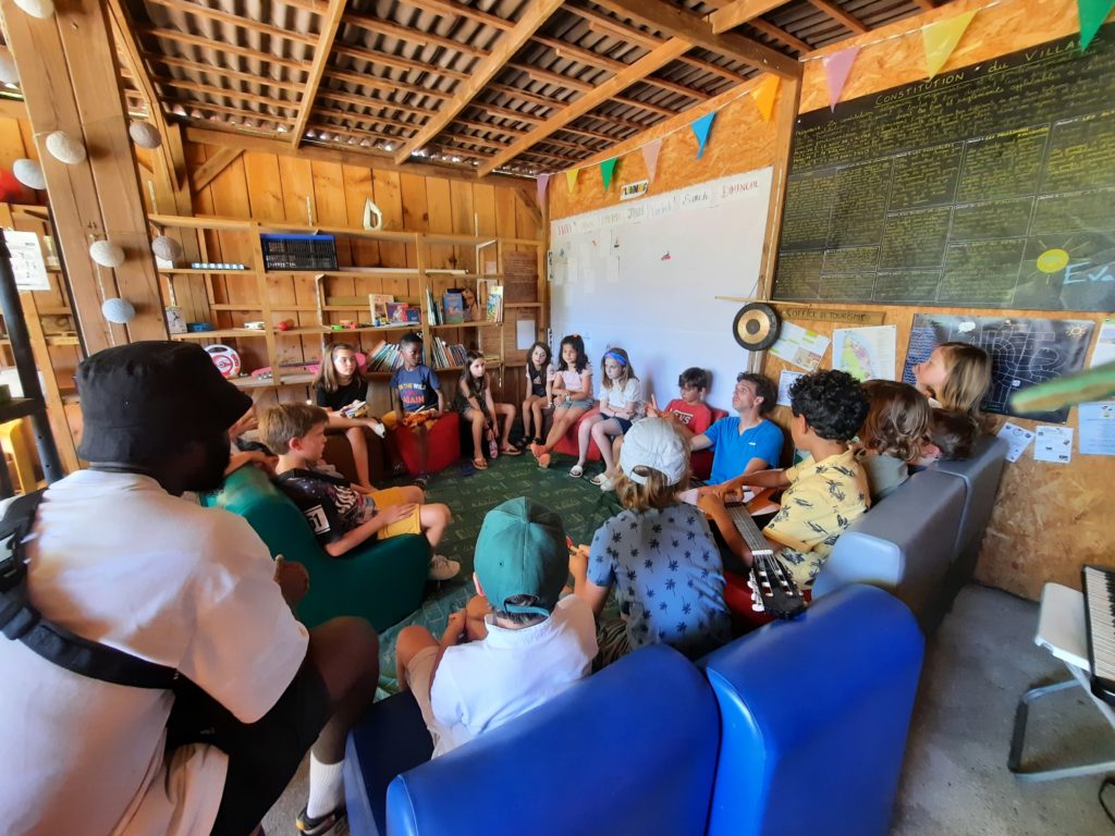 assemblée d'enfants